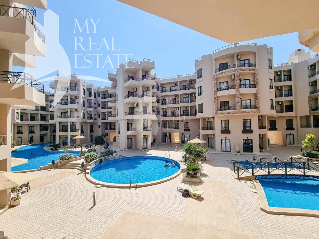 Pool view 1 bed in Aqua Tropical